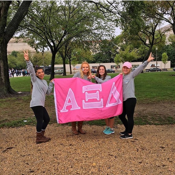 Meet your Posher, Cedes - Picture 2 of 8